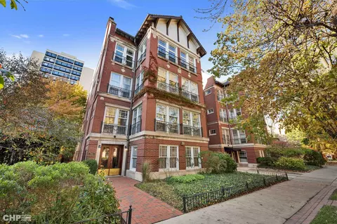 5822 S Blackstone Ave #3, Chicago, IL 60637