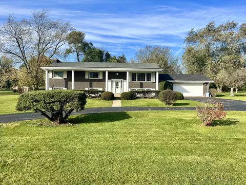 22 W470 Broker Rd, Medinah, IL 60157