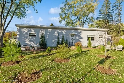 118 Moore Ave, Saint Charles, IL 60174