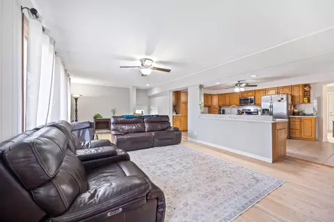 9 Hatlen Ave, Mount Prospect, IL 60056 photo 9