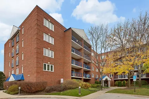 6755 N Milwaukee Ave #505, Niles, IL 60714