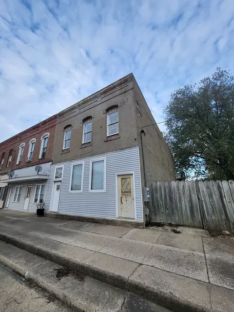 112 S Main St, Kingston, IL 60145