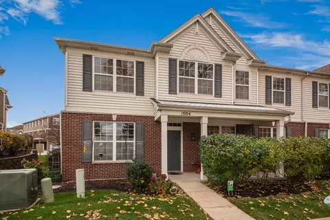 1004 Charlton Ln, Naperville, IL 60563