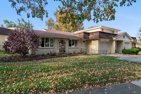2400 Sycamore Dr, Morris, IL 60450