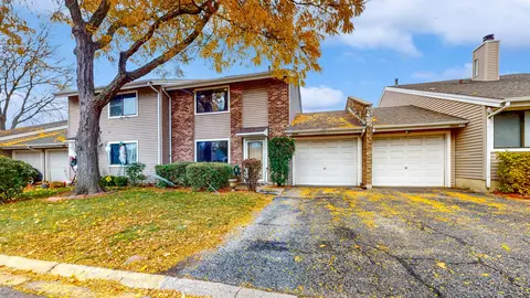 1642 E Rainbow Bay Ln, Palatine, IL 60074