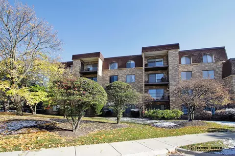 2005 Valencia Dr #101D, Northbrook, IL 60062