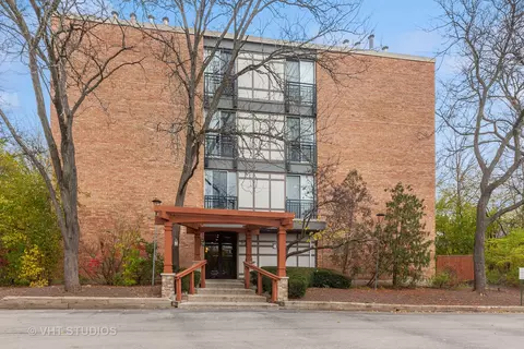 1833 Four Lakes Ave #2B, Lisle, IL 60532
