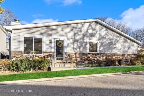 1940 N Heritage Dr #26, Palatine, IL 60074