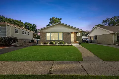 5425 W 99th Pl, Oak Lawn, IL 60453