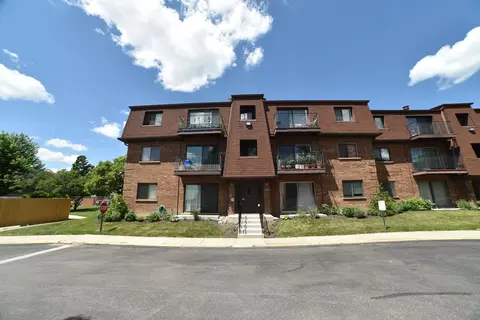 704 Cobblestone Cir #3E, Glenview, IL 60025