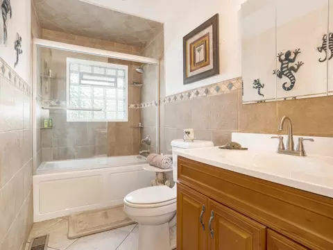 715 Springbrook Dr, Aurora, IL 60506 photo 9