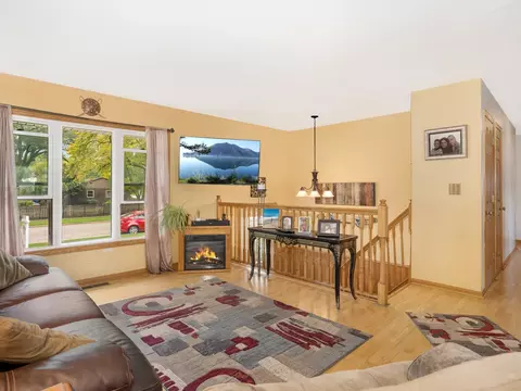 715 Springbrook Dr, Aurora, IL 60506 photo 3