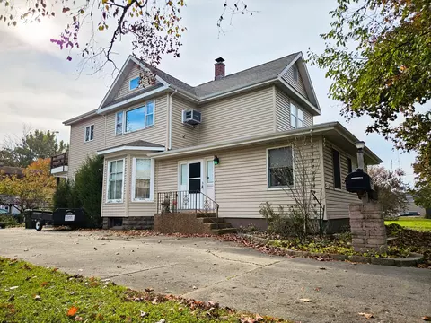 313 W Nippersink Rd, Round Lake, IL 60073