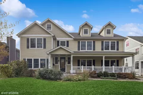 360 Cumnor Ave, Glen Ellyn, IL 60137