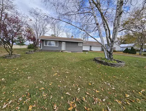 9502 3rd Ave, Cary, IL 60013