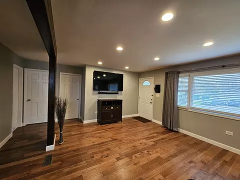 9502 3rd Ave, Cary, IL 60013 photo 4