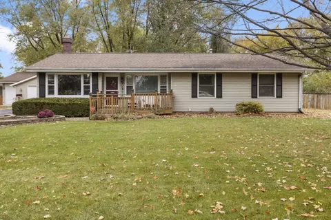 1622 Millicent Dr, Machesney Park, IL 61115