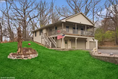 248 Melody Ln, Carpentersville, IL 60110