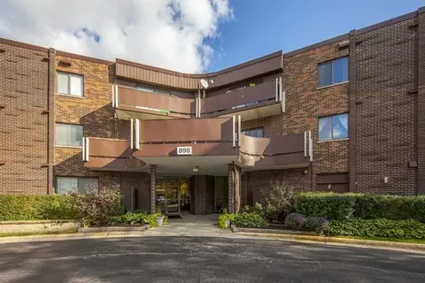 898 Wellington Ave #201, Elk Grove Village, IL 60007