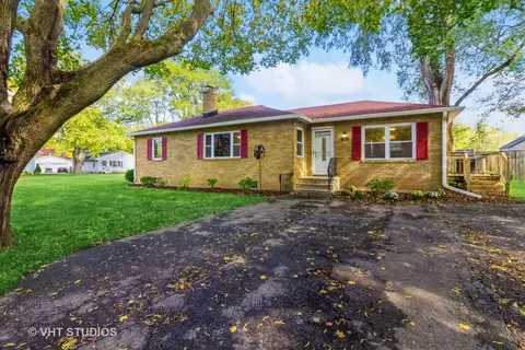 148 West St, Sugar Grove, IL 60554