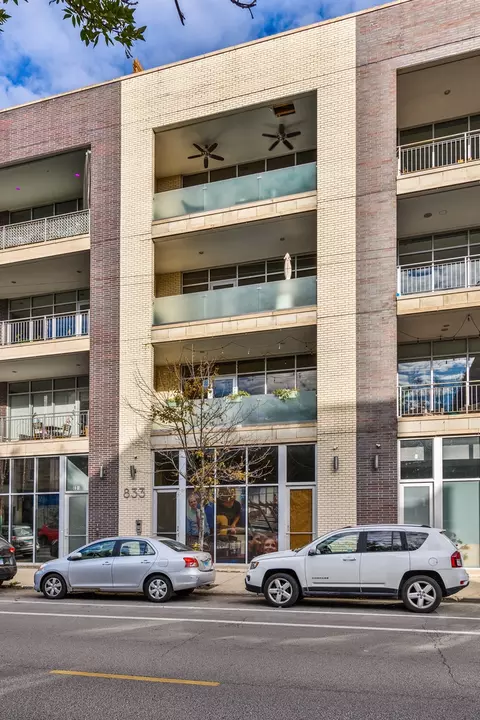 833 N California Ave #3N, Chicago, IL 60622