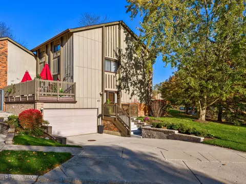 67 Portwine Rd, Willowbrook, IL 60527