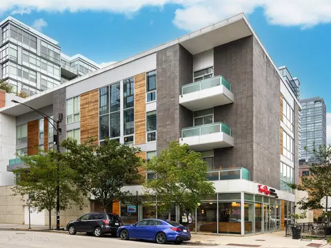 155 N Aberdeen St #303, Chicago, IL 60607