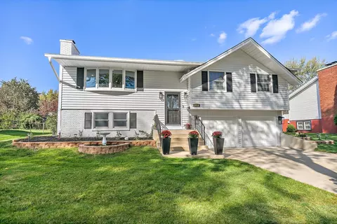 1416 Yale Ln, Schaumburg, IL 60193