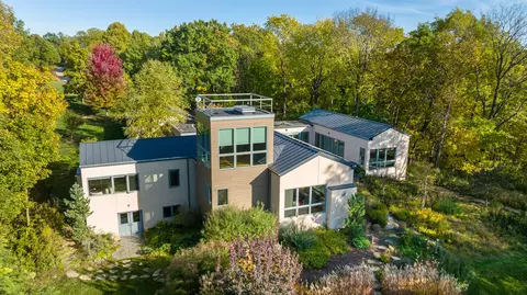 1418 S Rocky Hill Rd, Galena, IL 61036