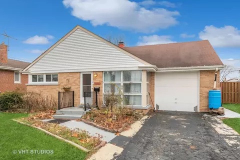1020 Newcastle Ave, Westchester, IL 60154