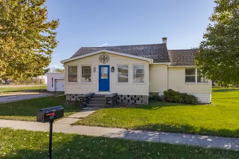 101 S Division St, Stanford, IL 61774