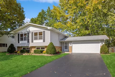 1740 Bolson Dr, Downers Grove, IL 60516