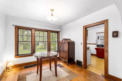565 Oak St, Elgin, IL 60123 photo 4
