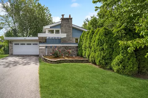3221 Greenbriar Dr, Glenview, IL 60025