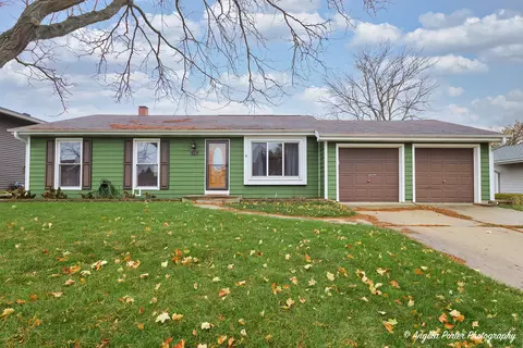 423 Stratford Ct, Mchenry, IL 60050