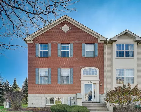 834 Lewisburg Ln, Aurora, IL 60504