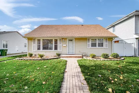 9104 S 51st Ave, Oak Lawn, IL 60453