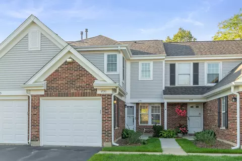 251 Green Knoll Ln, Streamwood, IL 60107