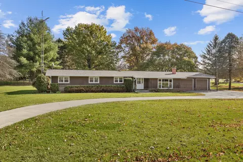 2297 S Daysville Rd, Oregon, IL 61061
