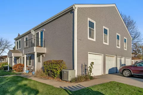208 Manor Dr #D, New Lenox, IL 60451