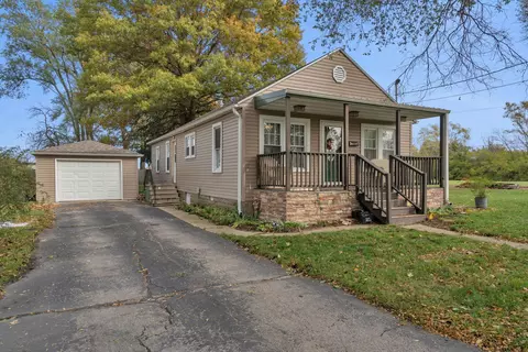830 E 1st St, Coal City, IL 60416