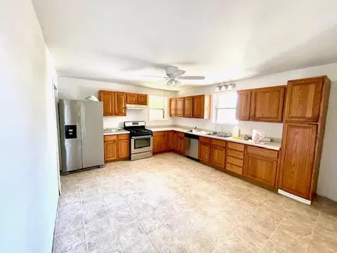 915 4th St, Peru, IL 61354 photo 6