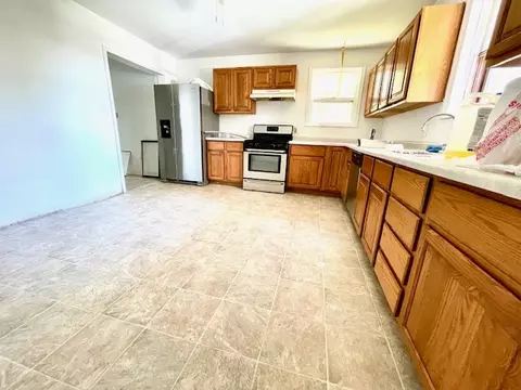 915 4th St, Peru, IL 61354 photo 5