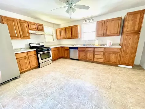 915 4th St, Peru, IL 61354 photo 7