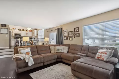 1517 Donegal Dr, Minooka, IL 60447 photo 8