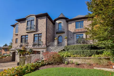 532 Deerpath Rd, Glen Ellyn, IL 60137