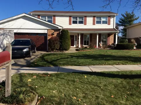 17713 Oakwood Dr, Tinley Park, IL 60487