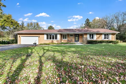 121 Howe Ter, Barrington, IL 60010