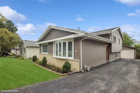 26 W465 Harrison Ave, Winfield, IL 60190