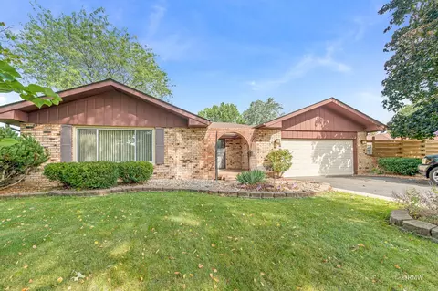 904 W Gilbert Rd, Palatine, IL 60067